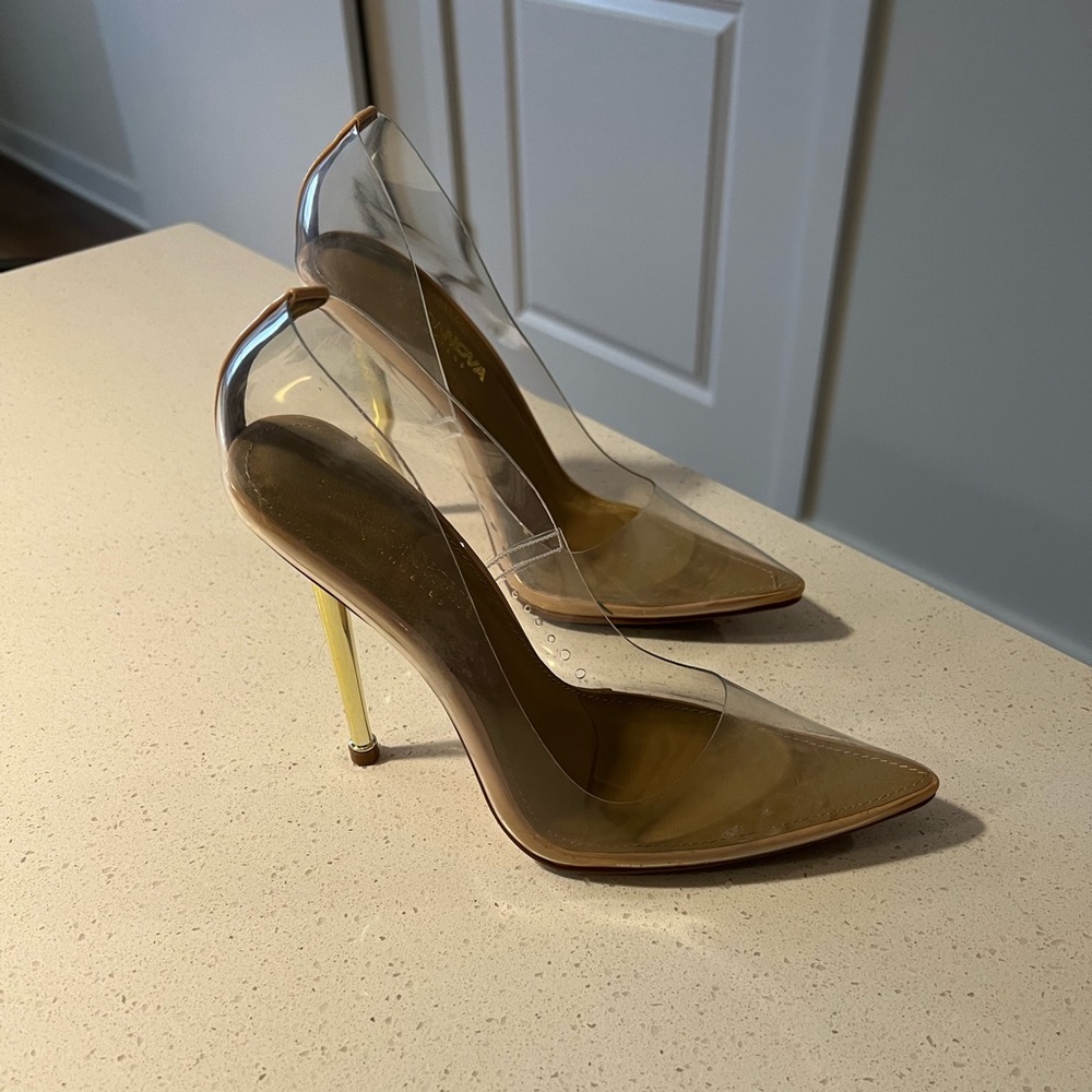 Women’s heels size 7